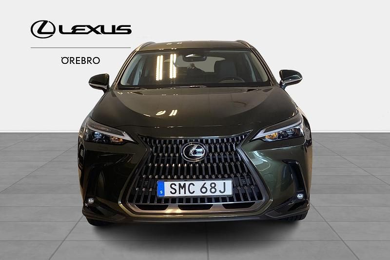 Begagnad Lexus NX450h+ Business Edition 313 HK (230 kW) 2024 Grön SUV
