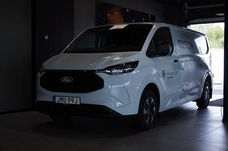 Vit (frozen white) Ny 2024 Ford Transit Custom Trend Van | 706 250 kr (Lite dyr) - Bild 1/4