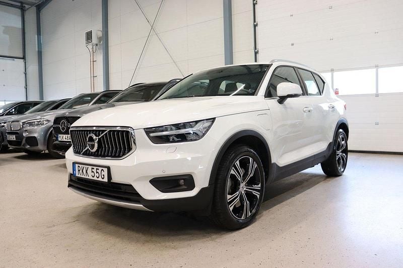 Vit Begagnad 2021 Volvo XC40 Inscription SUV | 328 900 kr (Marknadspris) - Bild 1/4