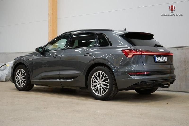 Begagnad Audi e-tron S-Line 300 kW (408 HK) 2021 Grå SUV