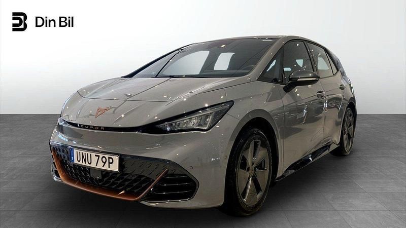 Ljusgrå (vapor grey) Begagnad 2022 Cupra Born Halvkombi | 269 900 kr (Marknadspris) - Bild 1/4