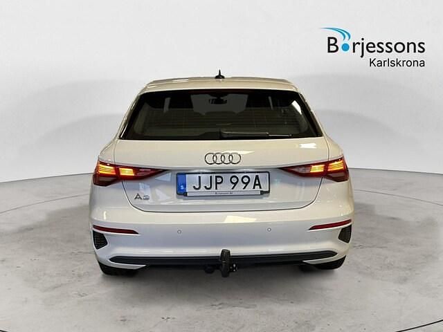 Begagnad Audi A3 Proline 151 HK (111 kW) 2023 Vit Sedan