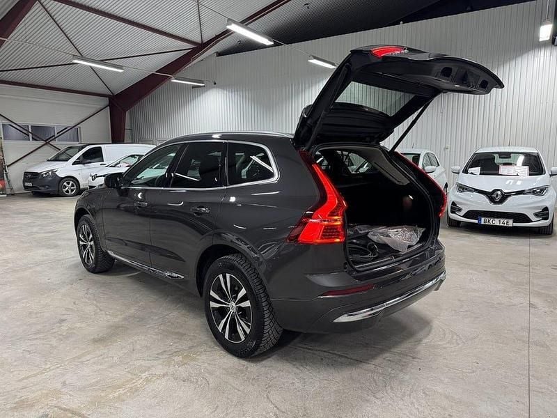 Begagnad Volvo XC60 Core 350 HK (257 kW) 2022 Platinum grå metallic SUV