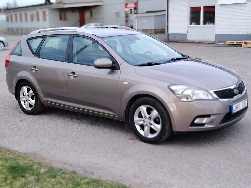 Mörkgrå (grå) Begagnad 2011 Kia Ceed Sportswagon EX Kombi | 32 500 kr (Marknadspris) - Bild 1/4