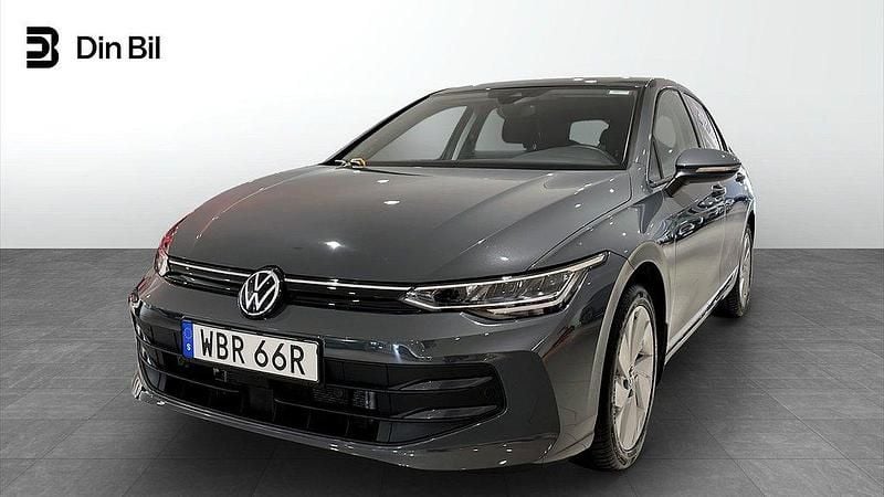 Mörkgrå (dolphin grey metallic) Begagnad 2024 VW Golf VIII Life Kombi | 304 900 kr (Marknadspris) - Bild 1/4