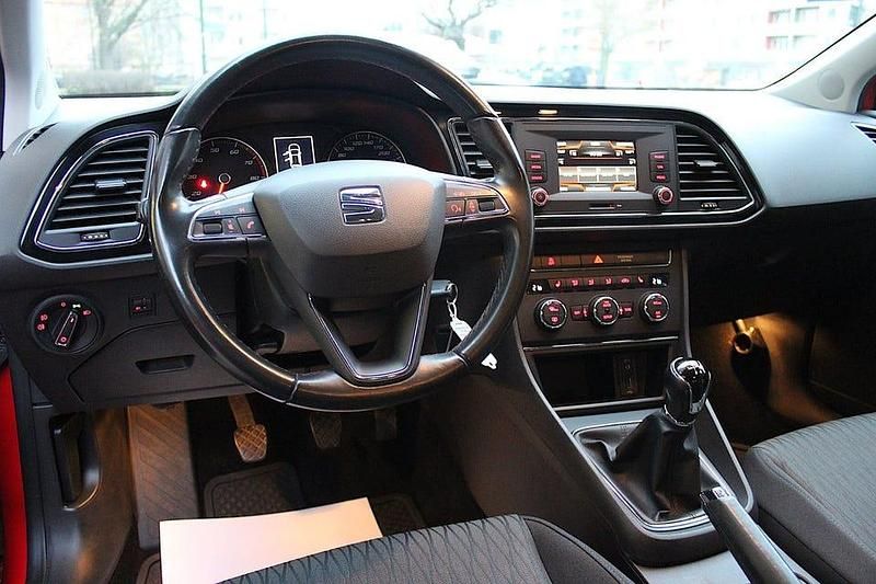 Begagnad Seat Leon ST FR 110 HK (80 kW) 2015 Röd Kombi