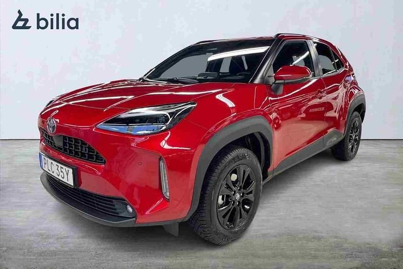 Röd Begagnad 2025 Toyota Yaris Cross SUV | 359 900 kr (Dyr) - Bild 1/1
