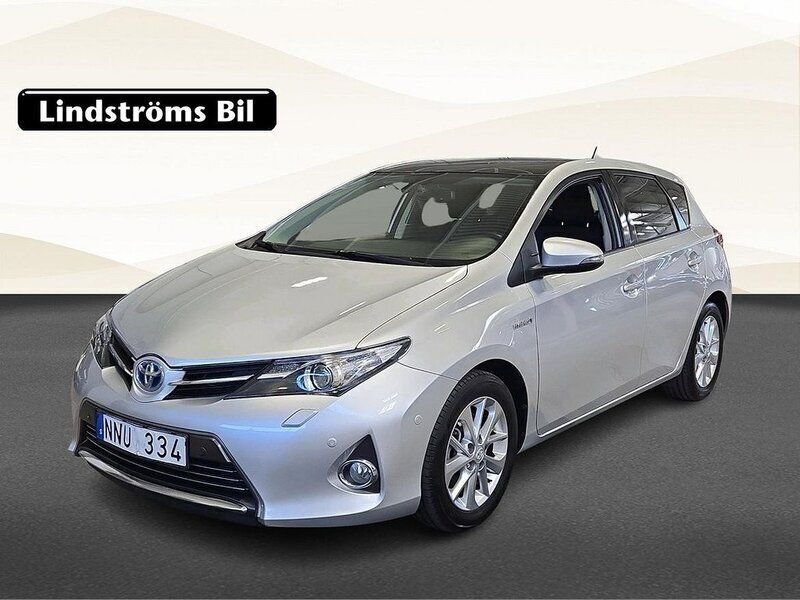 Silver Begagnad 2012 Toyota Auris Hybrid Halvkombi | 134 900 kr (Marknadspris) - Bild 1/3