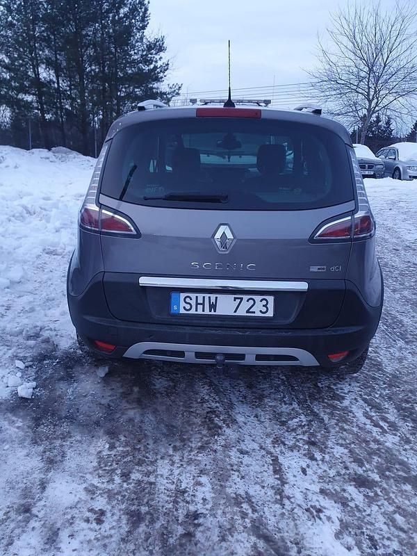 Begagnad Renault Scénic III XMOD 110 HK (80 kW) 2013