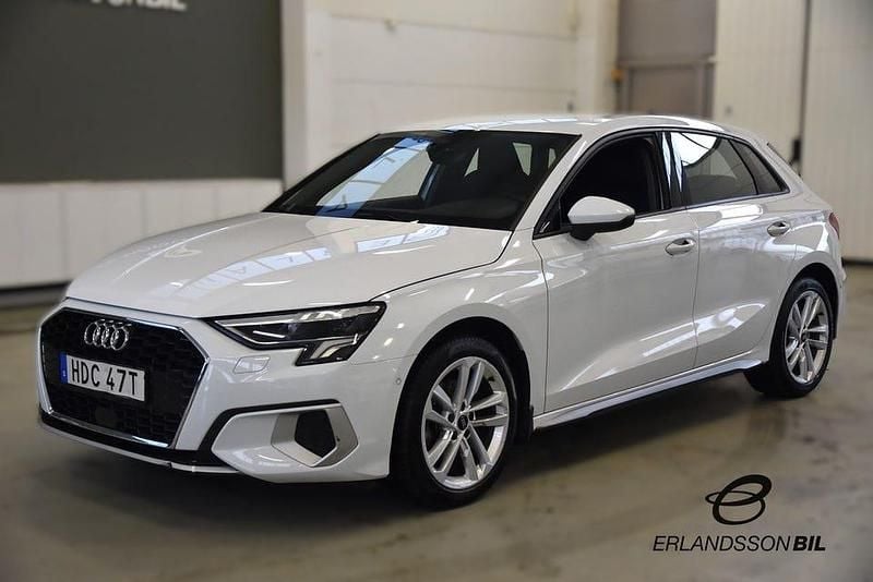 Vit Begagnad 2024 Audi A3 | 239 900 kr (Bra pris) - Bild 1/4