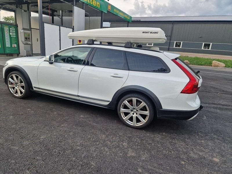 Vit Begagnad 2018 Volvo V90 CC Kinetic Kombi | 175 000 kr (Marknadspris) - Bild 1/4