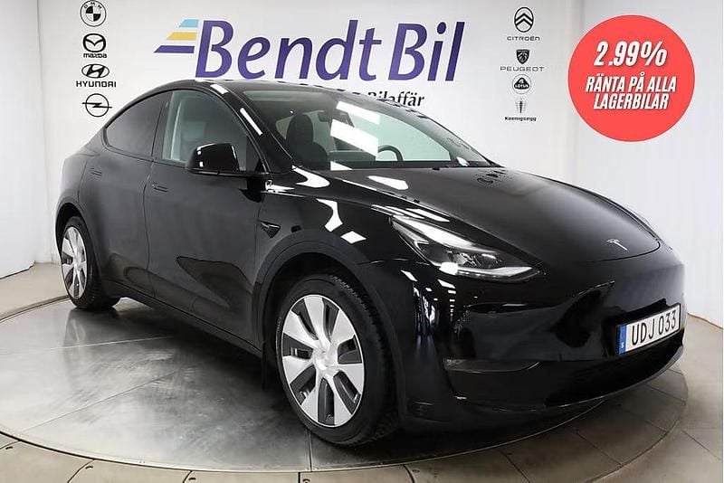 Begagnad Tesla Model Y Long Range AWD 378 kW (514 HK) 2023 Svart SUV