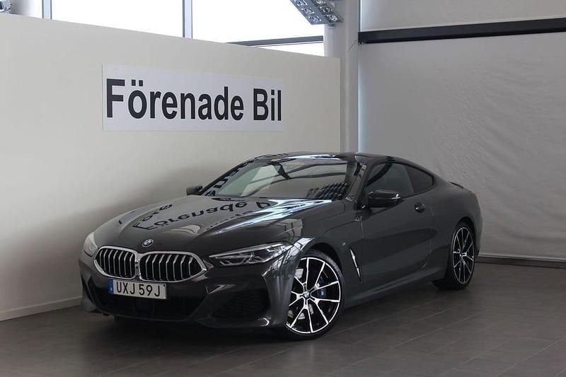 Grå (dravit grå metallic ) Begagnad 2019 BMW 840 M Sport Sportkupé | 619 000 kr - Bild 1/4