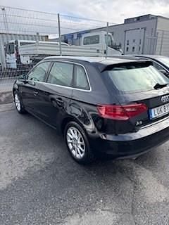 Svart Begagnad 2015 Audi A3 Sportback Attraction Halvkombi | 115 000 kr (Marknadspris) - Bild 1/4