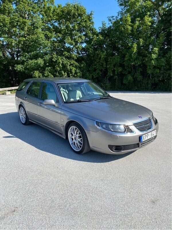 Grå Begagnad 2006 Saab 9-5 Aero Kombi | 55 000 kr (Lite dyr) - Bild 1/4