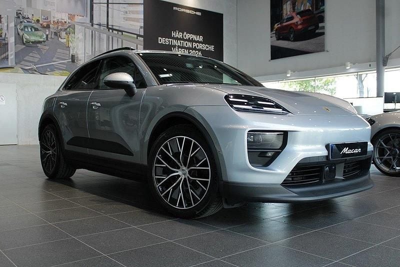 Silver Ny 2025 Porsche Macan SUV | 1 183 300 kr (Marknadspris) - Bild 1/4