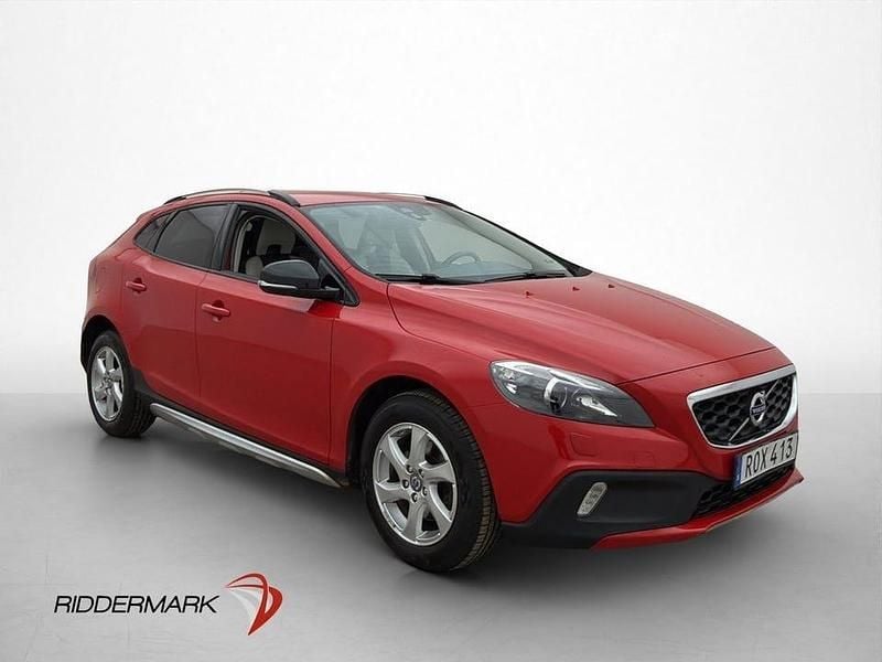 Begagnad Volvo V40 CC Momentum 116 HK (85 kW) 2015 Röd Kombi