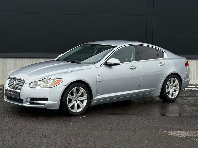 Begagnad Jaguar XF 241 HK (177 kW) 2010 Grå Sedan