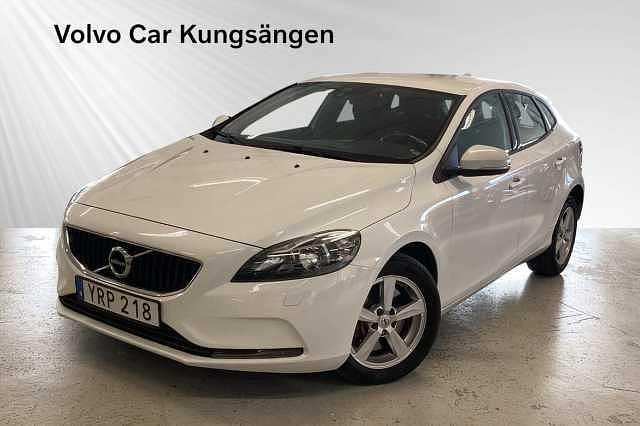 Vit Begagnad 2017 Volvo V40 Business Edition Halvkombi | 129 900 kr (Marknadspris) - Bild 1/4