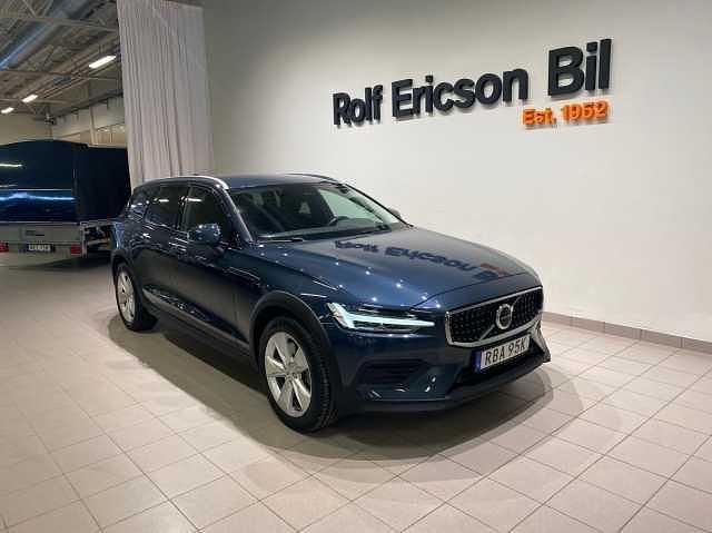 Begagnad Volvo V60 CC 250 HK (183 kW) 2024 Kombi