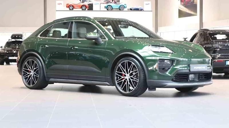 Grön Begagnad 2025 Porsche Macan SUV | 1 095 000 kr (Marknadspris) - Bild 1/1