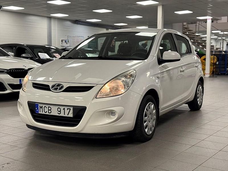 Begagnad Hyundai i20 Select 78 HK (57 kW) 2012 Vit Halvkombi