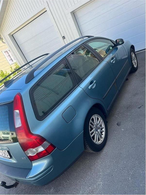 Blå Begagnad 2007 Volvo V50 Kinetic Kombi | 5 900 kr (Superpris) - Bild 1/4