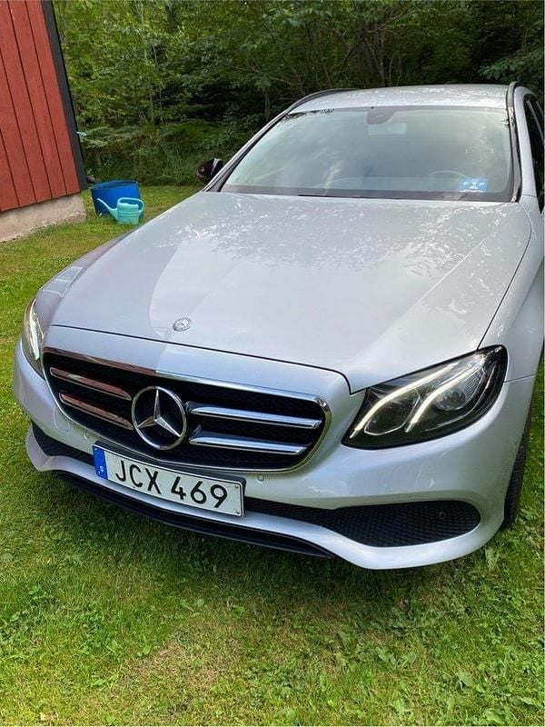 Silver Begagnad 2017 Mercedes E220 Avantgarde Kombi | 254 000 kr (Bra pris) - Bild 1/4