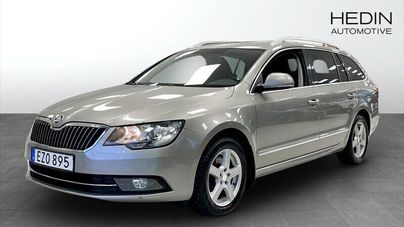 Ljusbrun (beige) Begagnad 2015 Skoda Superb Ambition Kombi | 119 900 kr (Marknadspris) - Bild 1/4
