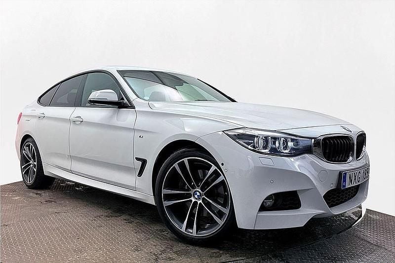 Begagnad BMW 330 M Sport 252 HK (185 kW) 2018 Vit Halvkombi
