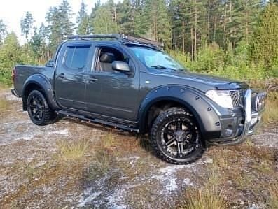 Grå Begagnad 2006 Nissan Navara Pickup | 75 000 kr (Marknadspris) - Bild 1/4