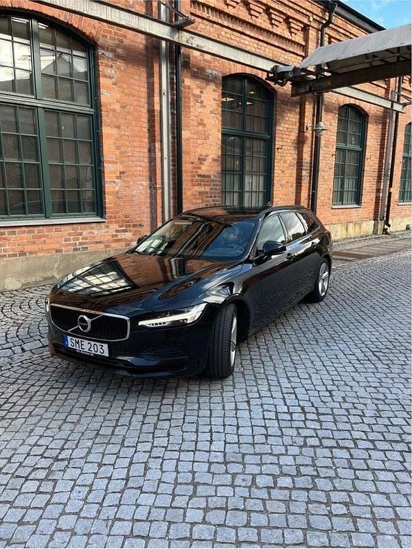Svart Begagnad 2018 Volvo V90 Kinetic Kombi | 210 000 kr (Marknadspris) - Bild 1/4
