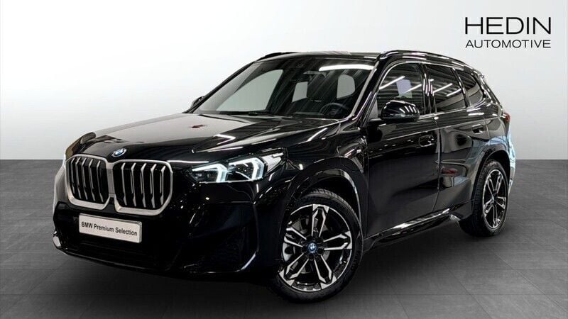 Svart (black) Begagnad 2025 BMW X1 M Sport SUV | 638 700 kr - Bild 1/2