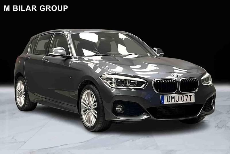 Grå Begagnad 2019 BMW 120 Halvkombi | 229 000 kr - Bild 1/1