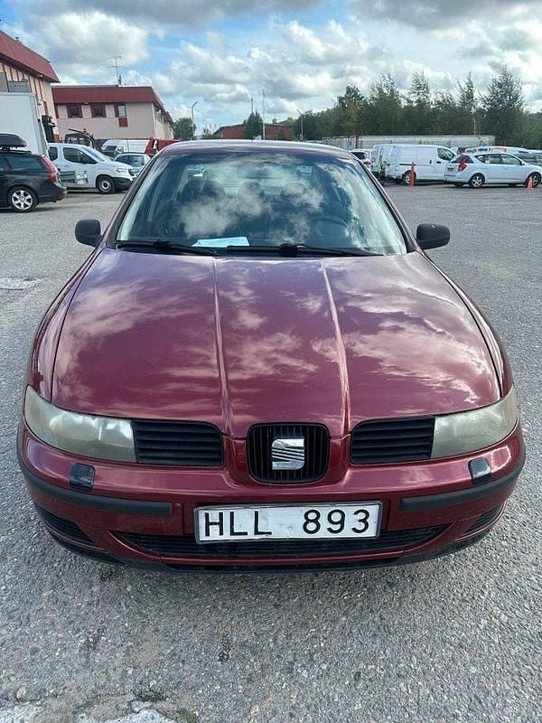 Mörkröd Begagnad 1999 Seat Toledo Sedan | 19 900 kr - Bild 1/4