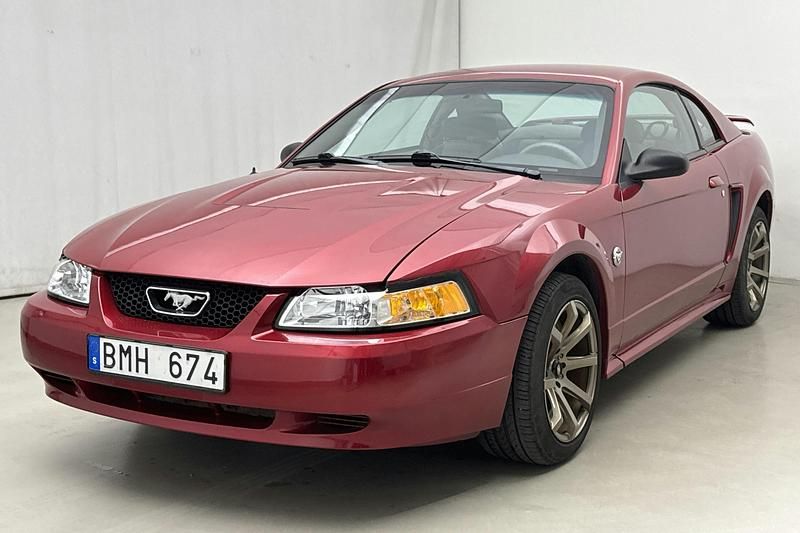 Röd Begagnad 2004 Ford Mustang | 40 000 kr - Bild 1/4