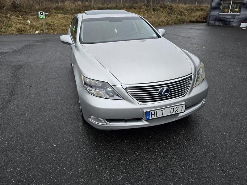 Silver Begagnad 2008 Lexus LS600h Sedan | 155 000 kr - Bild 1/4