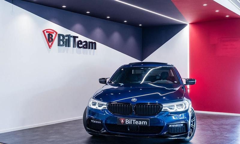 Blå Begagnad 2017 BMW 530 M Sport Sedan | 369 900 kr (Lite dyr) - Bild 1/4