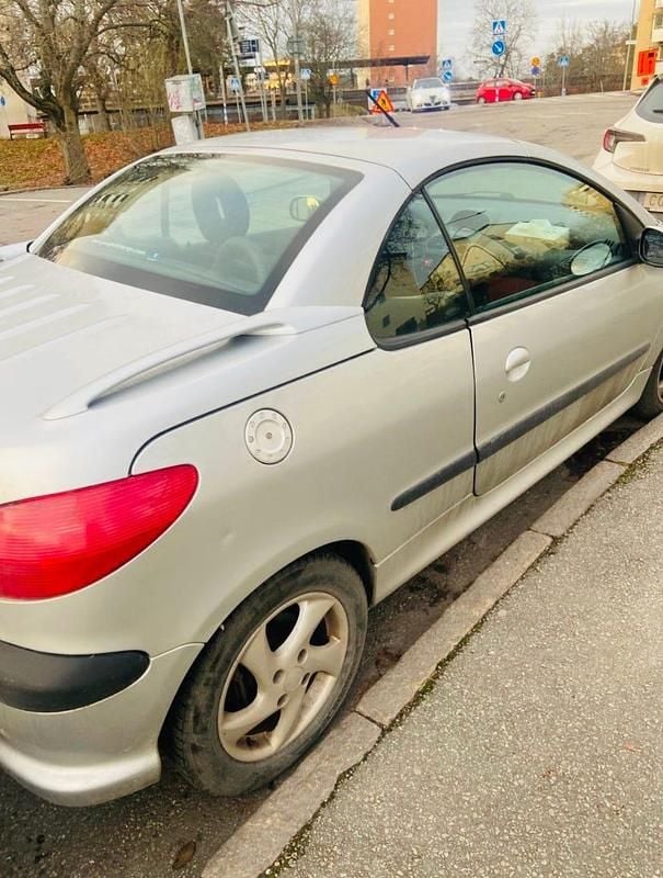 Begagnad Peugeot 206 CC 109 HK (80 kW) 2002 Cab