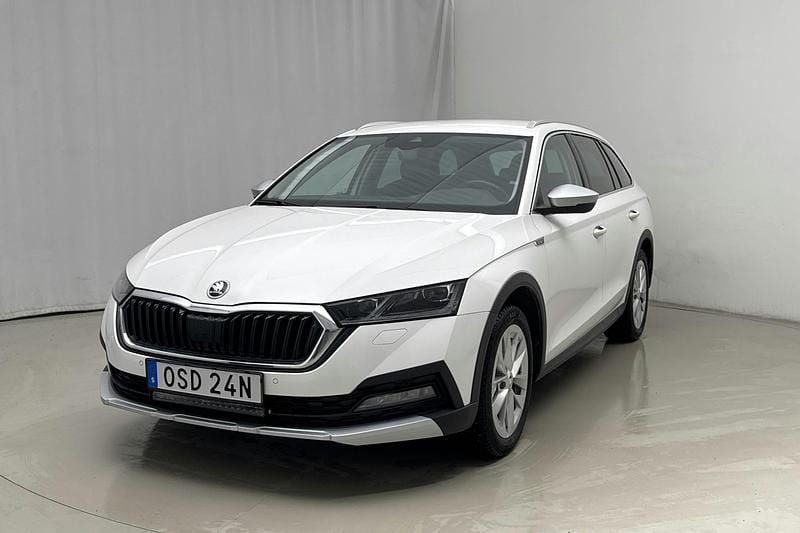Begagnad Skoda Octavia Scout 200 HK (147 kW) 2022 Vit Kombi