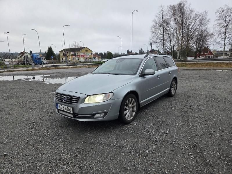 Silver Begagnad 2016 Volvo V70 Momentum Kombi | 89 900 kr (Superpris) - Bild 1/3