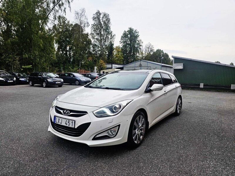Vit Begagnad 2011 Hyundai i40 Kombi | 89 900 kr (Lite dyr) - Bild 1/4