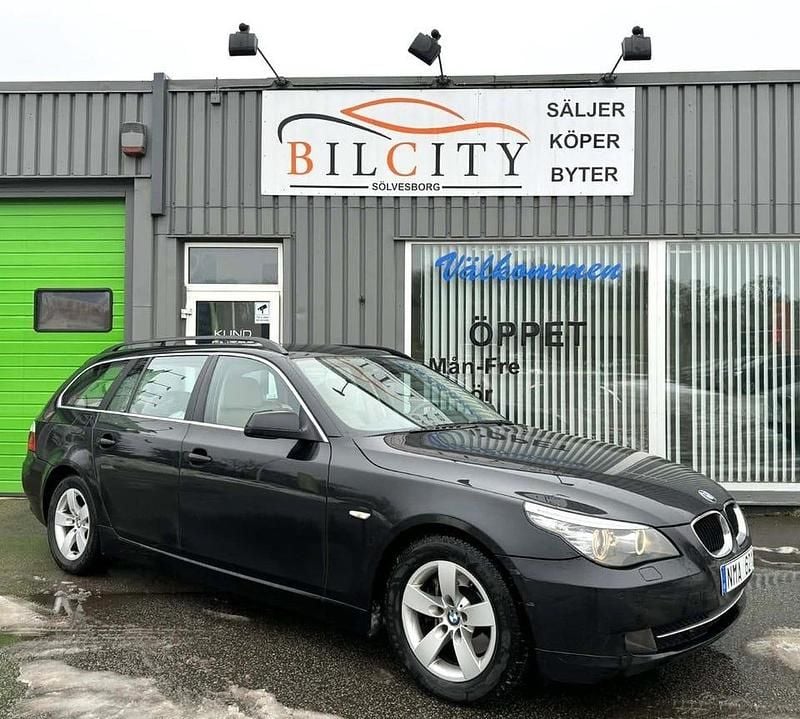 Begagnad BMW 520 177 HK (130 kW) 2010 Svart Kombi