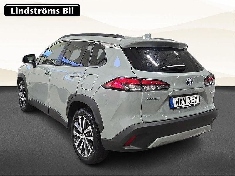 Begagnad Toyota Corolla Cross Style 200 HK (147 kW) 2023 Grå SUV