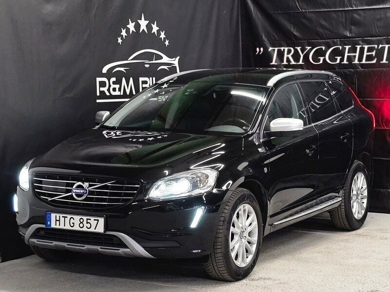 Svart Begagnad 2015 Volvo XC60 Ocean Race SUV | 199 800 kr (Marknadspris) - Bild 1/4