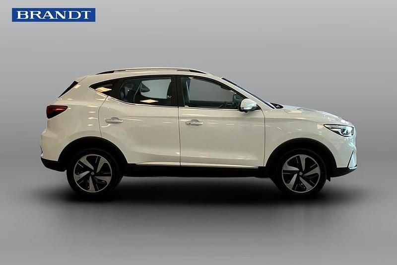 Vit Begagnad 2022 MG ZS Luxury Sedan | 229 900 kr (Superpris) - Bild 1/3