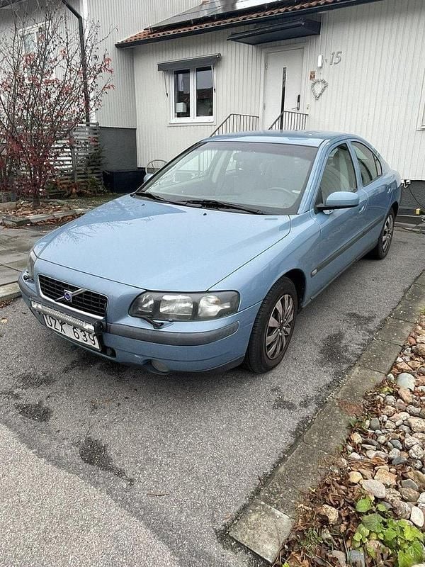 Blå Begagnad 2004 Volvo S60 Business Edition Sedan | 12 000 kr (Superpris) - Bild 1/4