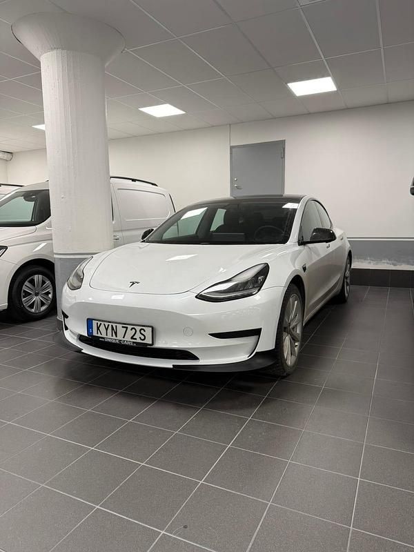 Begagnad Tesla Model 3 Standard Range Plus 189 kW (258 HK) 2020 Sedan