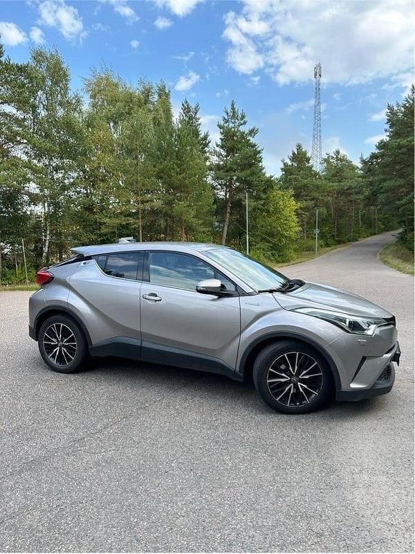 Begagnad 2017 Toyota C-HR Executive SUV | 182 000 kr (Marknadspris) - Bild 1/4