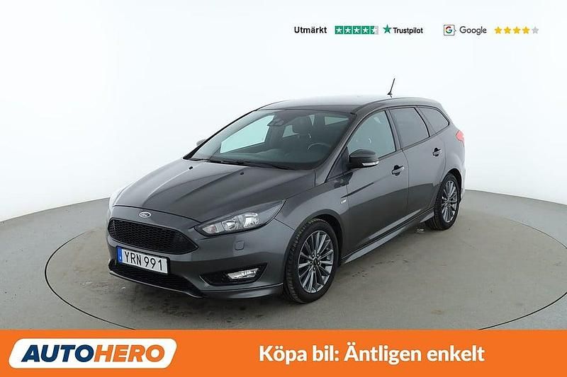 Grå Begagnad 2017 Ford Focus ST-Line Kombi | 114 000 kr (Marknadspris) - Bild 1/4